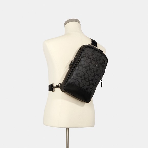 NWT Coach Outlet Graham Pack In Signature Canvas - Picture 5 of 5